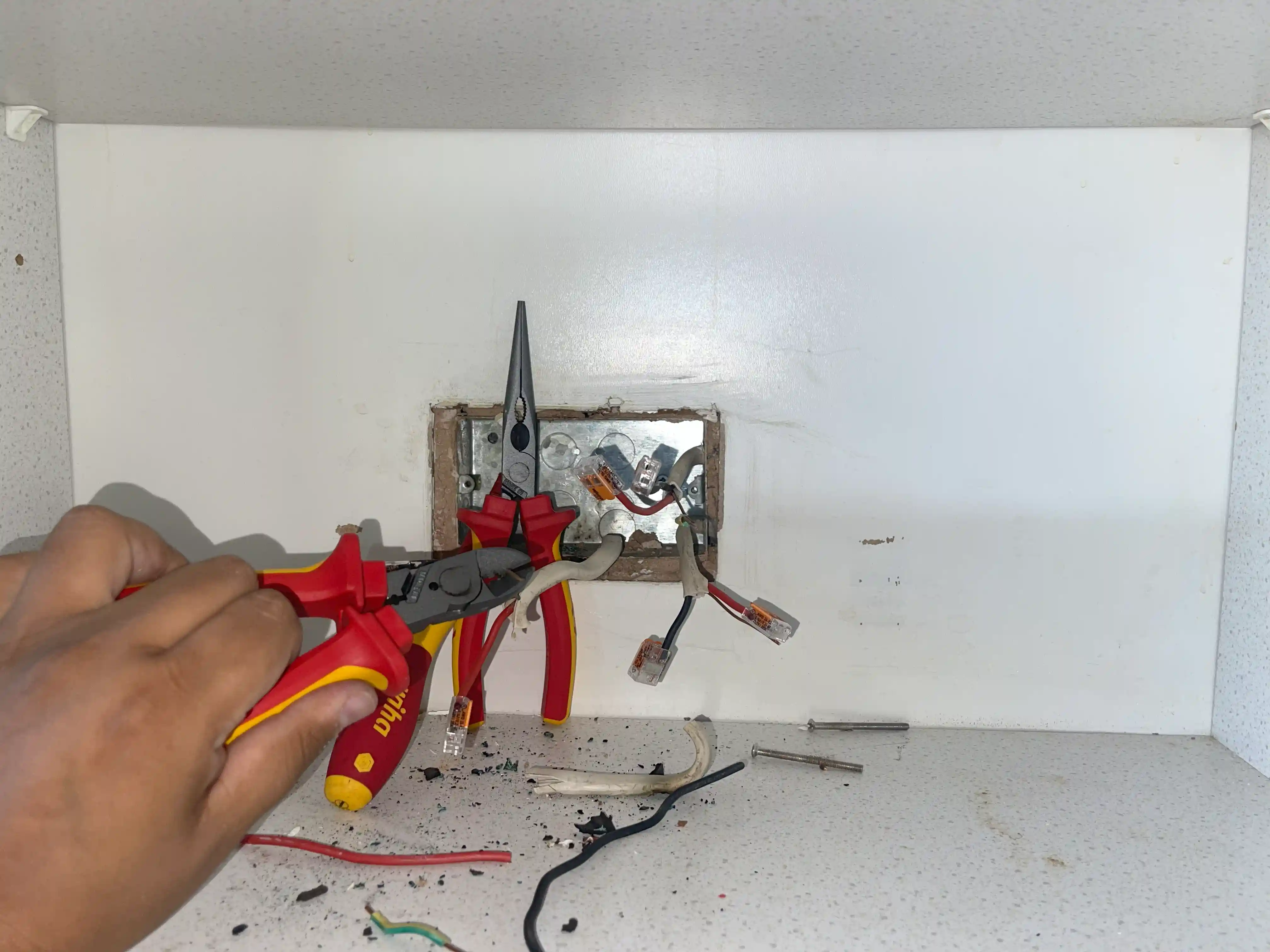 Emergency Electrician 24 hour Basingstoke